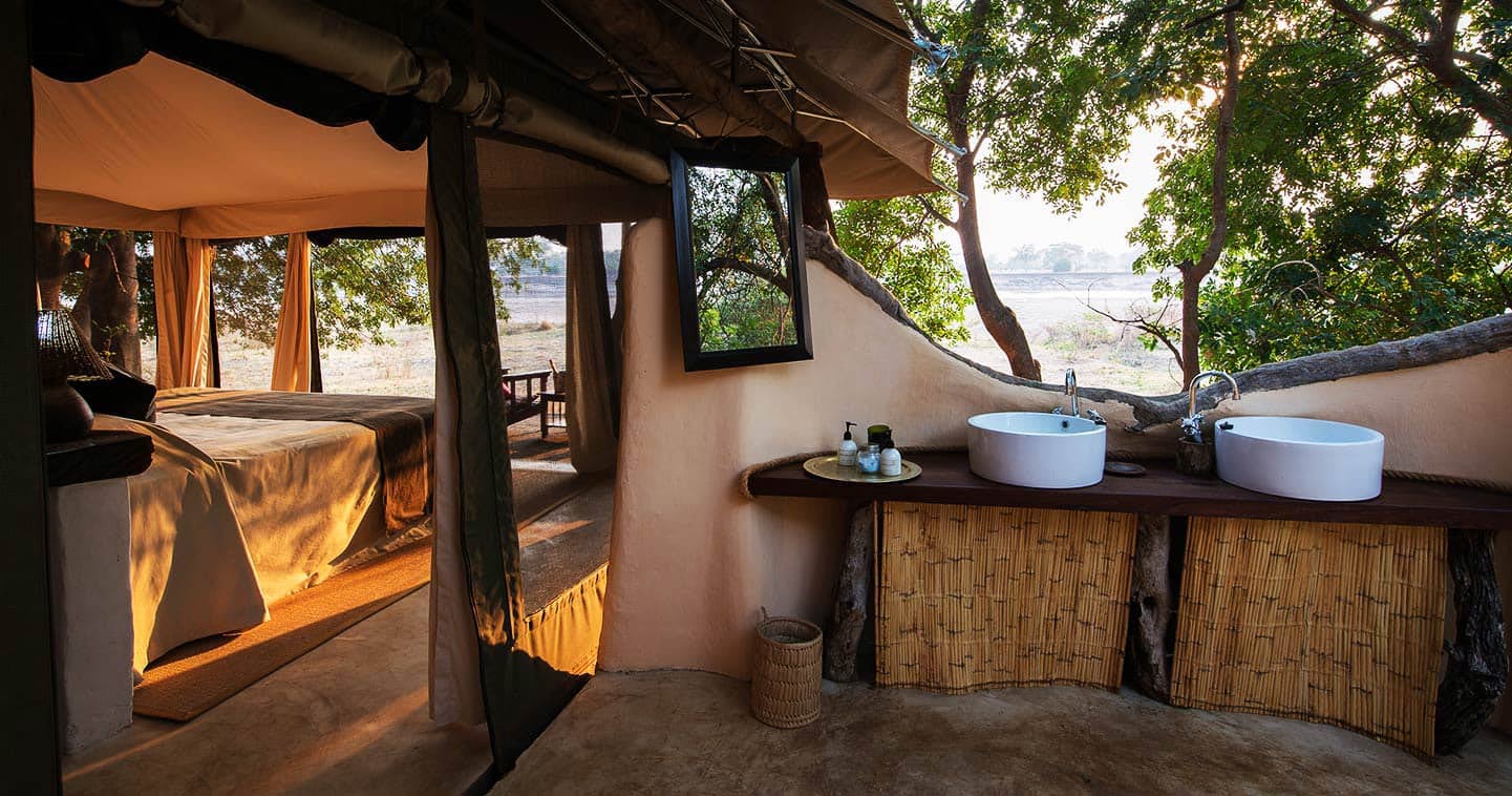 Open air bathroom at Tena Tena Camp for a luxuy Zambia safari