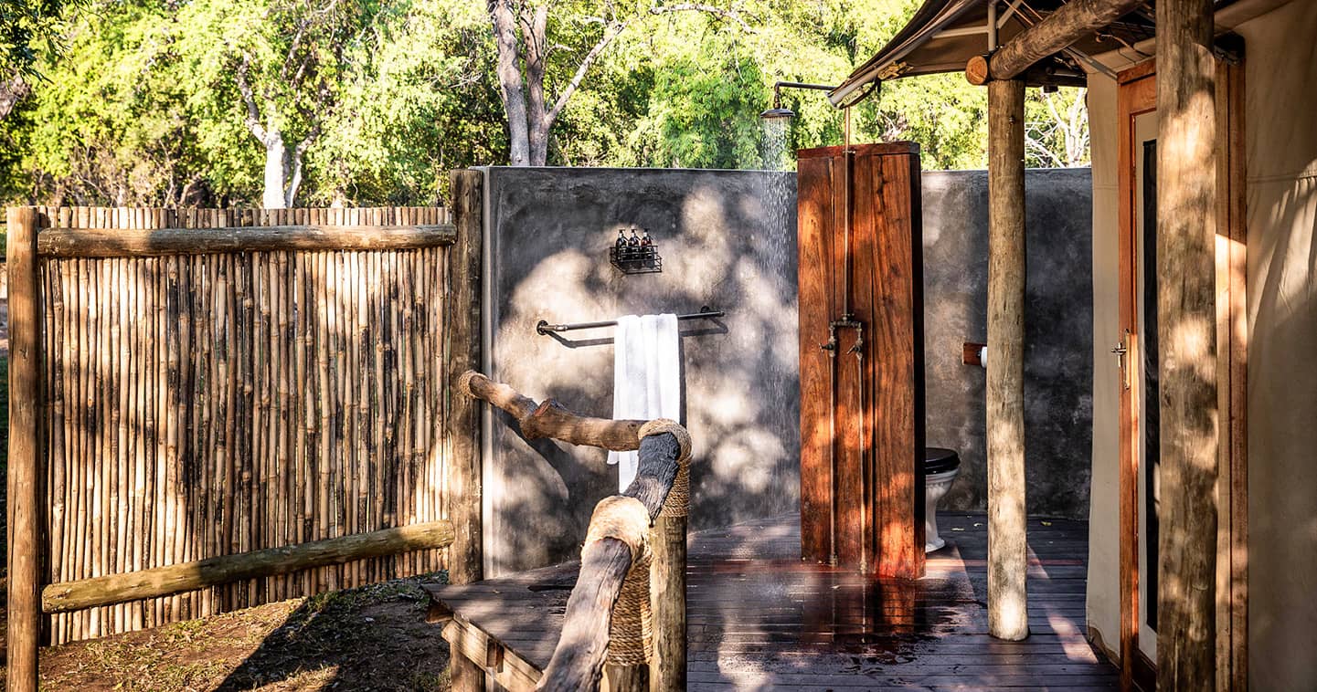Outdoor bathroom at Sungani in South Luangwa